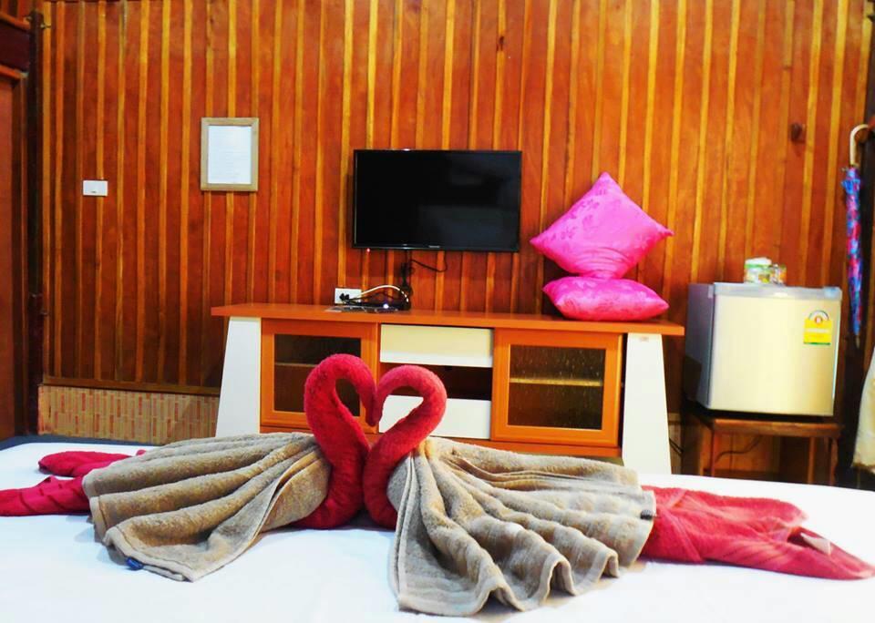 Zanom Sunrise Beach Resort Koh Lipe Exterior photo