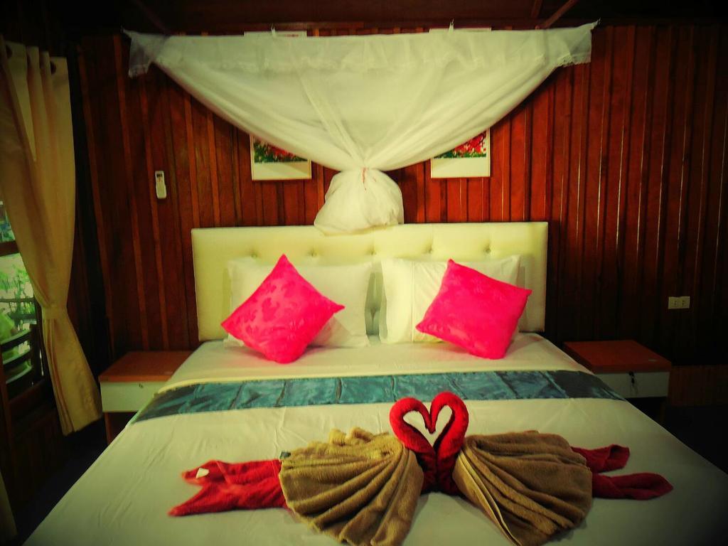 Zanom Sunrise Beach Resort Koh Lipe Exterior photo