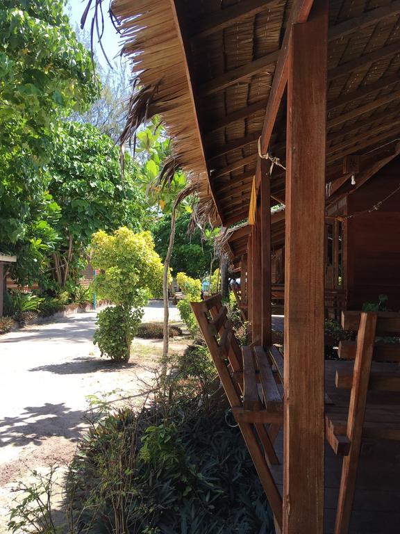 Zanom Sunrise Beach Resort Koh Lipe Exterior photo
