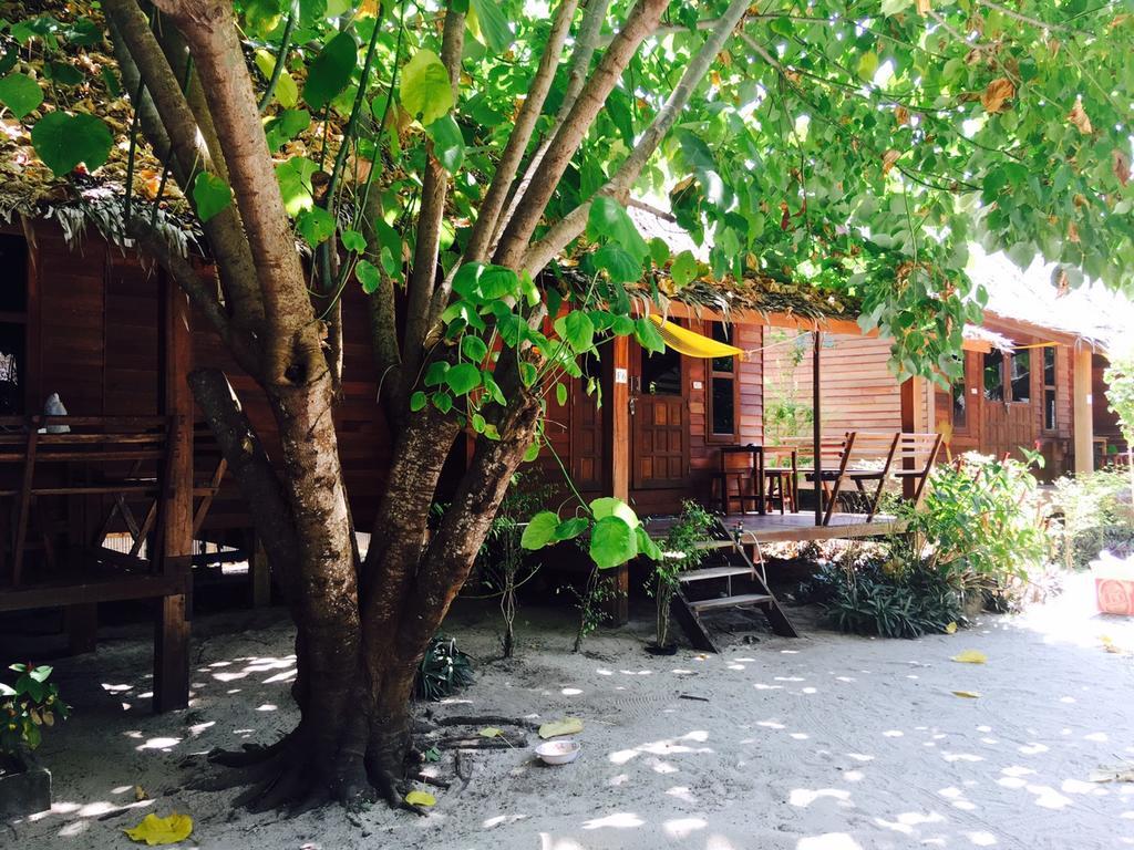 Zanom Sunrise Beach Resort Koh Lipe Exterior photo