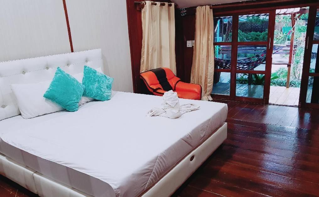Zanom Sunrise Beach Resort Koh Lipe Exterior photo