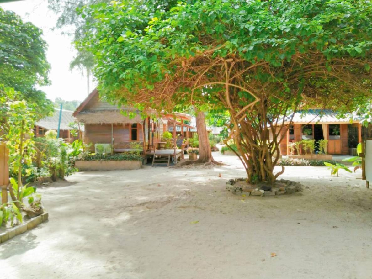 Zanom Sunrise Beach Resort Koh Lipe Exterior photo