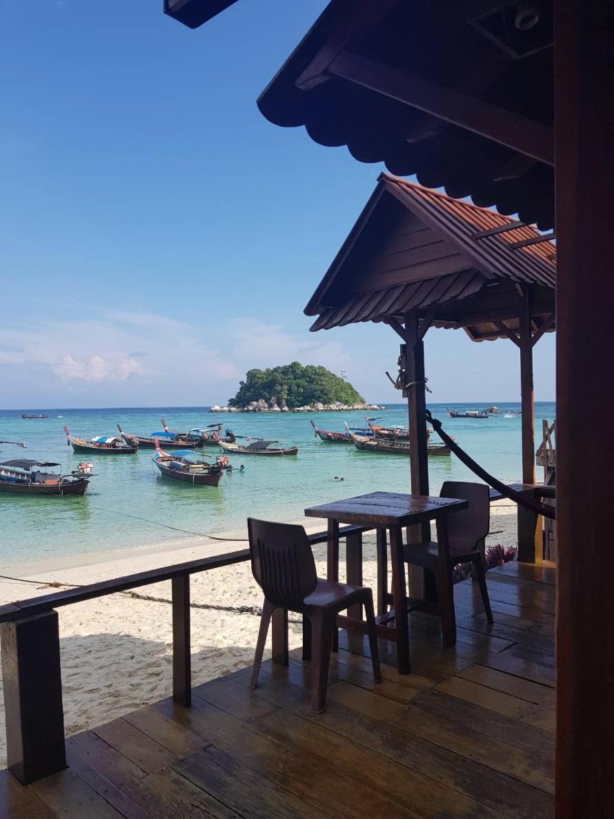 Zanom Sunrise Beach Resort Koh Lipe Exterior photo