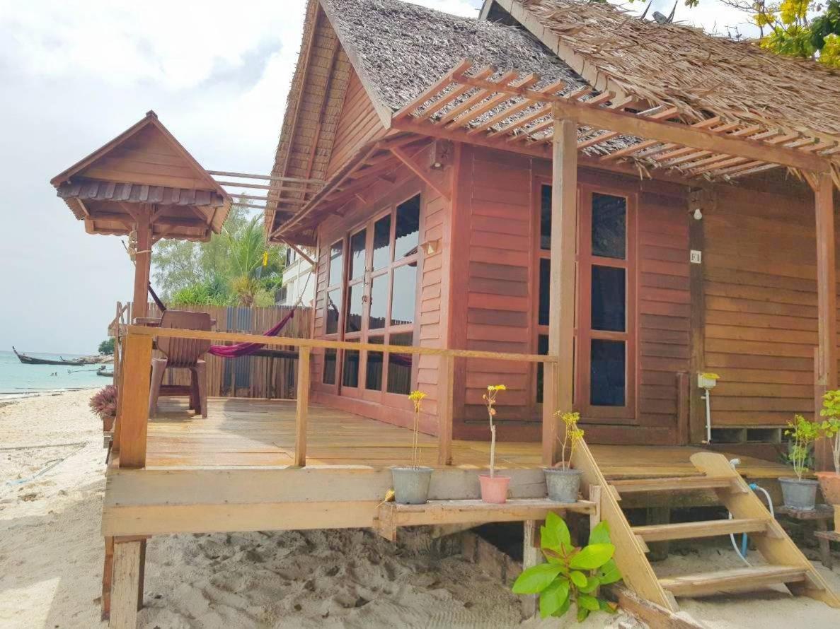 Zanom Sunrise Beach Resort Koh Lipe Exterior photo