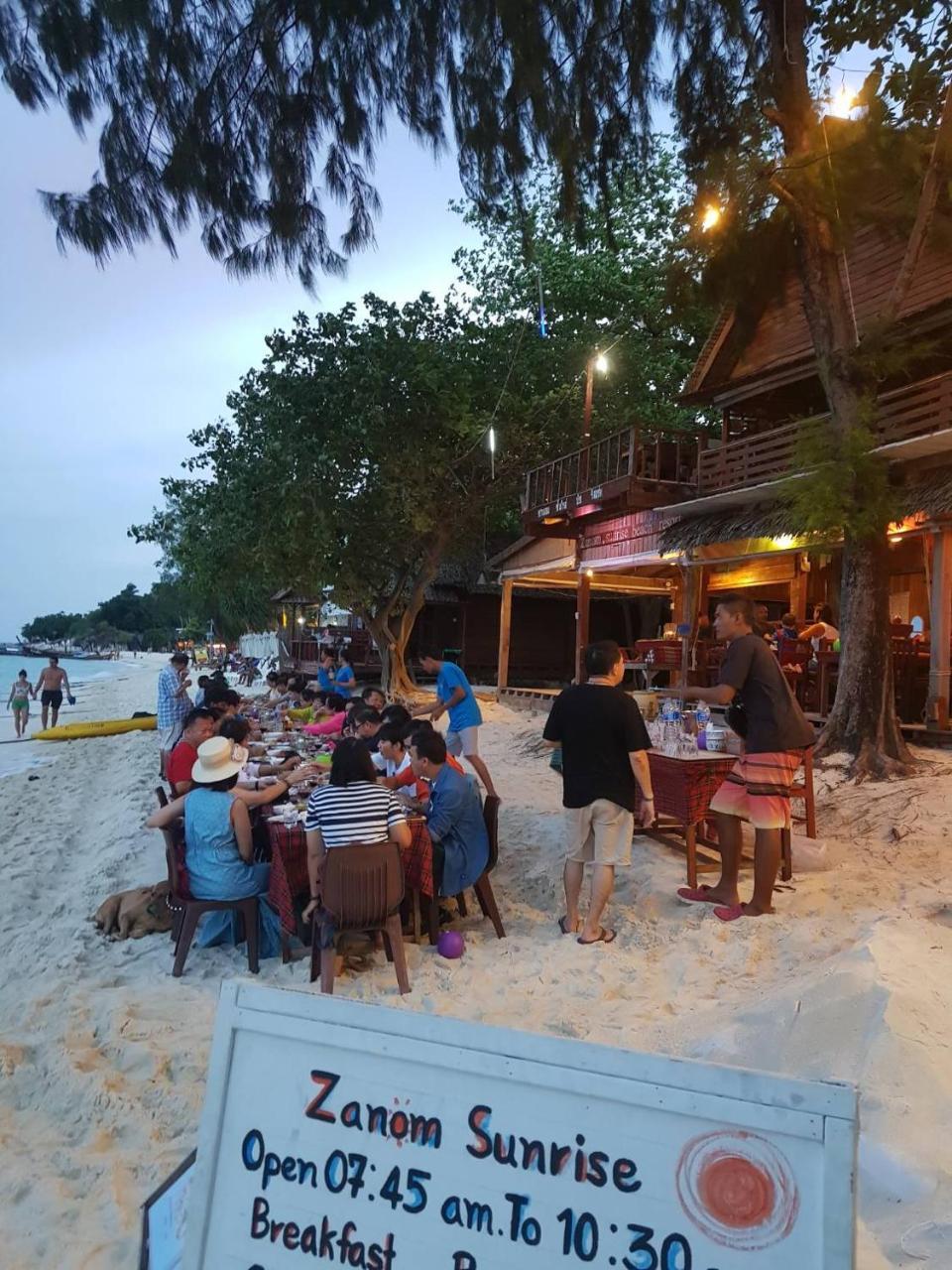 Zanom Sunrise Beach Resort Koh Lipe Exterior photo