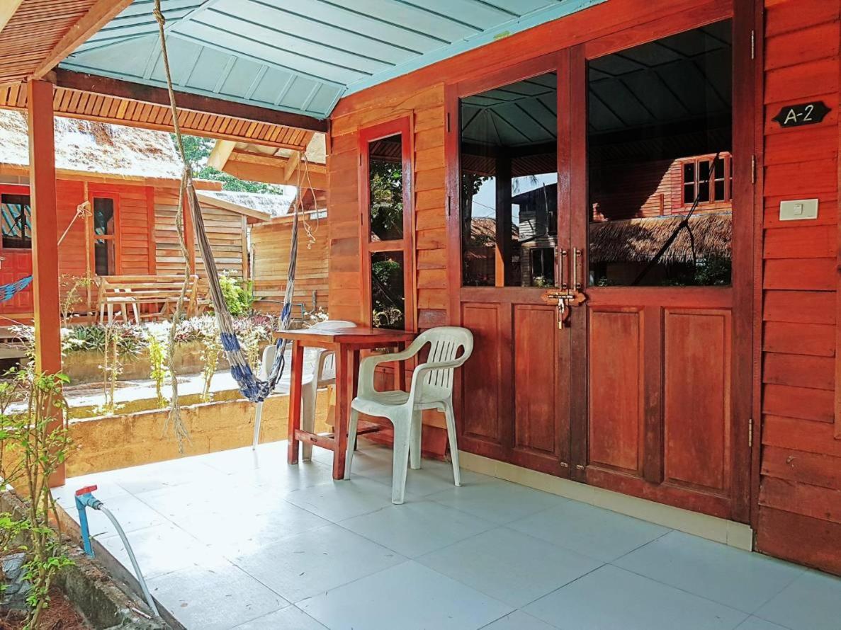 Zanom Sunrise Beach Resort Koh Lipe Exterior photo