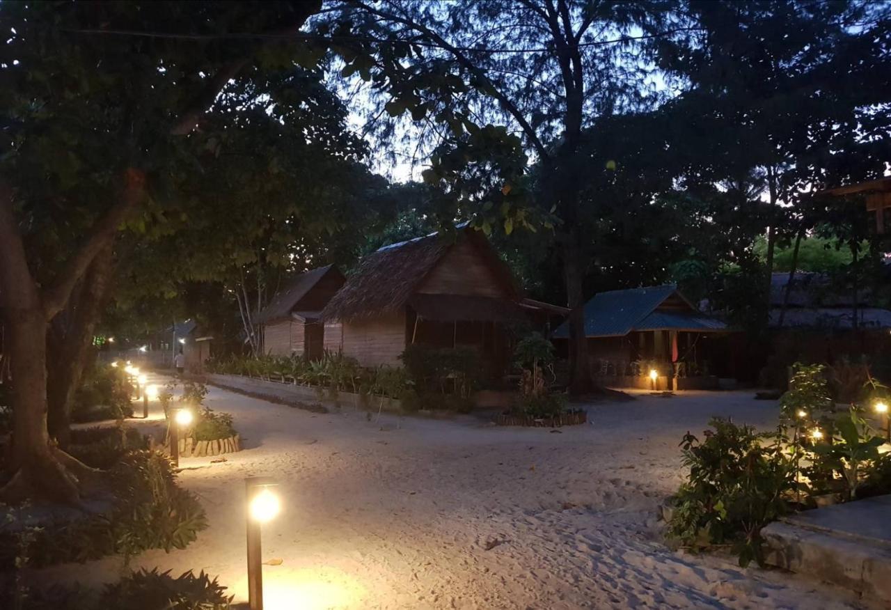 Zanom Sunrise Beach Resort Koh Lipe Exterior photo